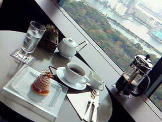 �g���[�g�����g�̌�́�