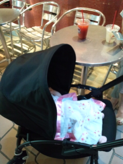 ���U����