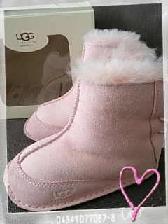 UGG��